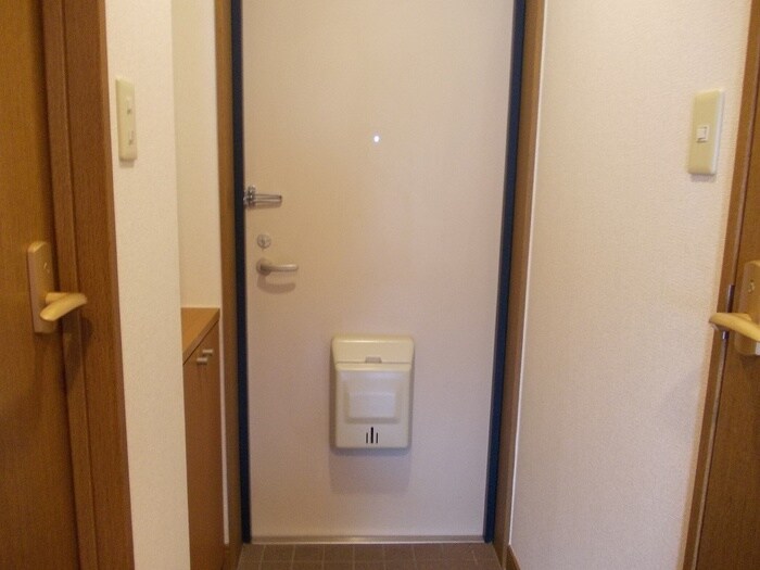 物件内観写真13　(玄関)