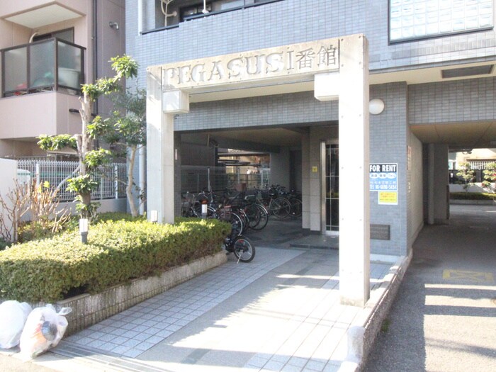 物件外観写真2　(エントランス部分)