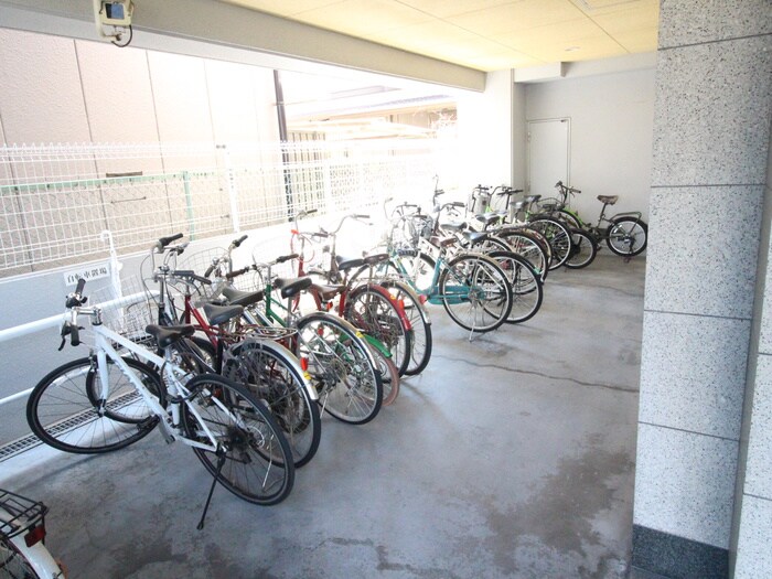 物件外観写真3　(駐輪場)