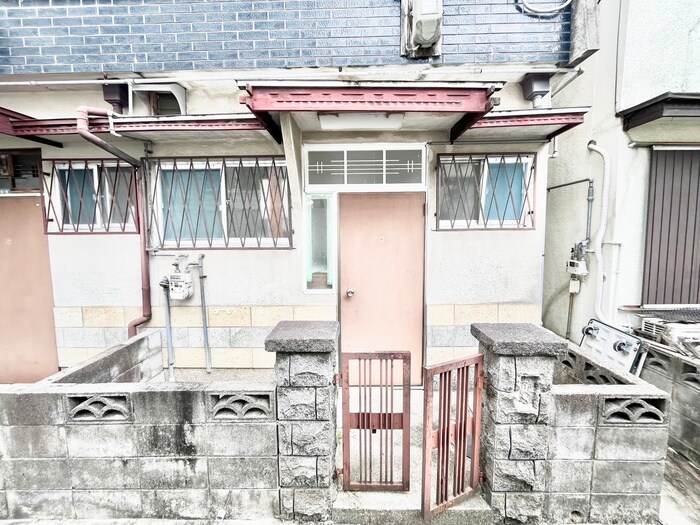 物件外観写真3　(エントランス部分)