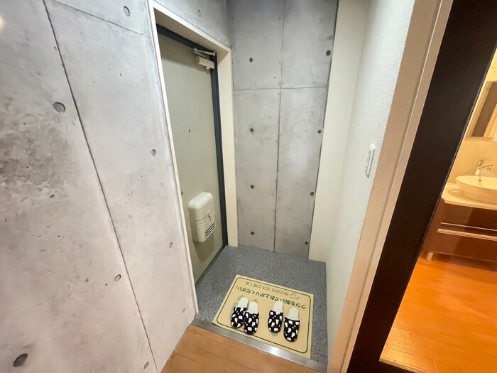 物件内観写真17　(玄関)