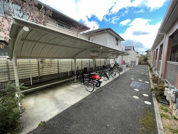 物件外観写真4　(駐輪場)