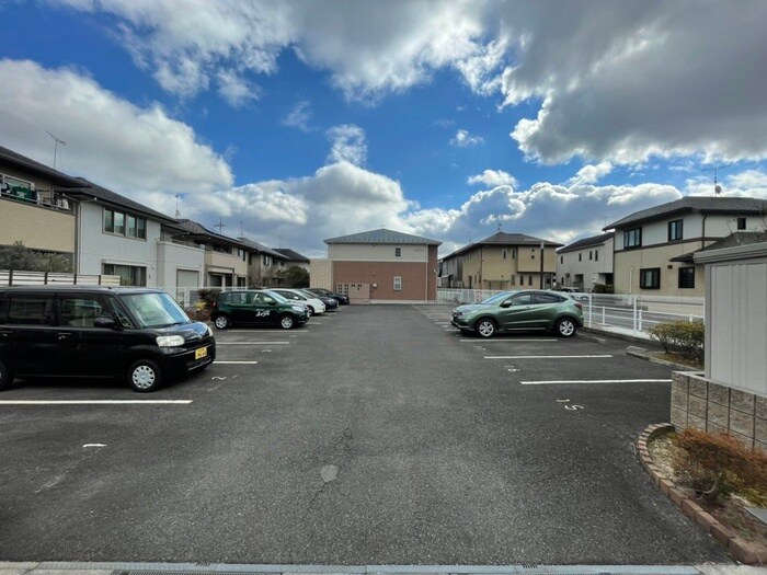 物件外観写真5　(駐車場)