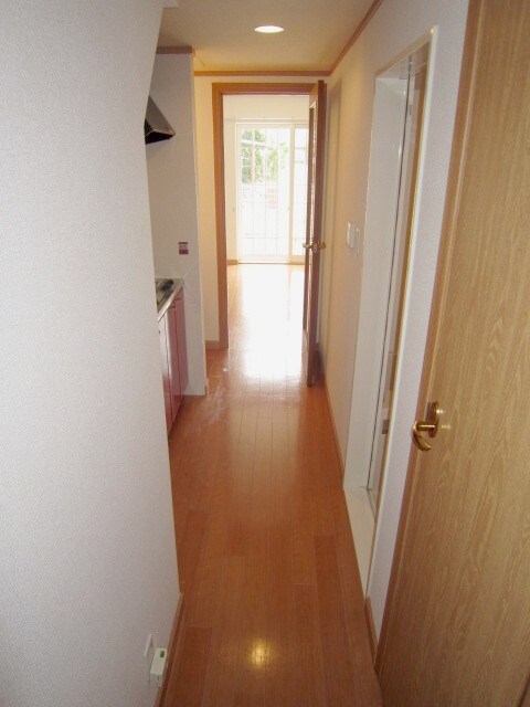 物件内観写真16　(玄関)