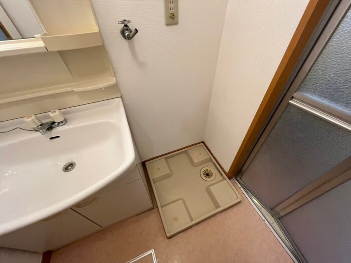 物件内観写真14　(洗濯機置場)