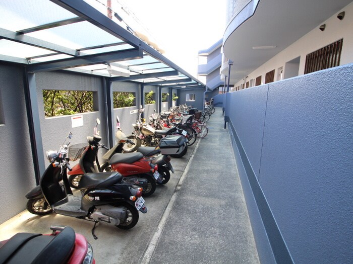物件外観写真4　(駐輪場)