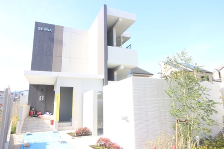 エストリュエル外観写真