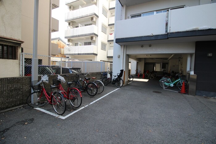 物件外観写真3　(駐輪場)