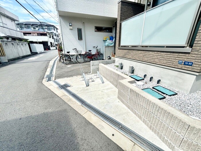 物件外観写真3　(駐輪場)