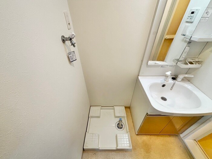 物件内観写真13　(洗濯機置場)