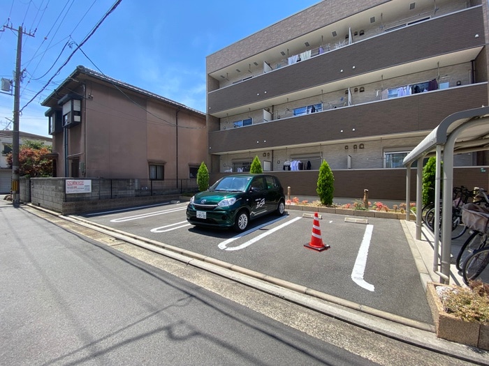 物件外観写真2　(駐車場)