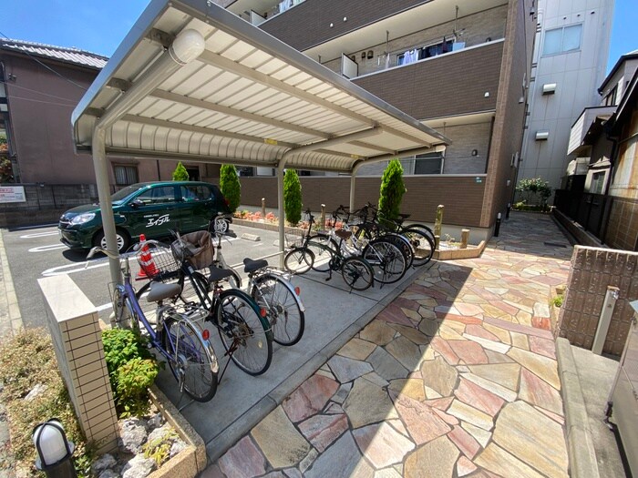 物件外観写真3　(駐輪場)