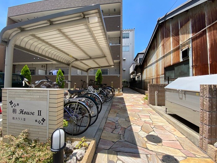 物件外観写真4　(エントランス部分)