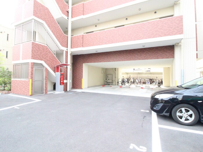 物件外観写真3　(駐車場)