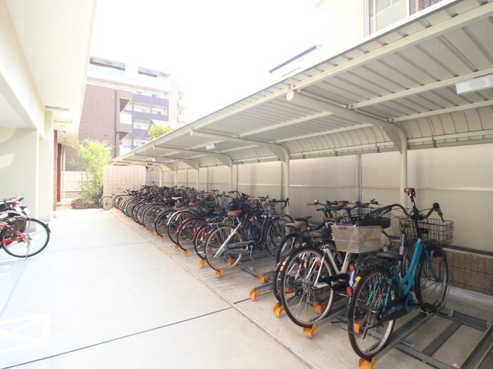 物件外観写真4　(駐輪場)