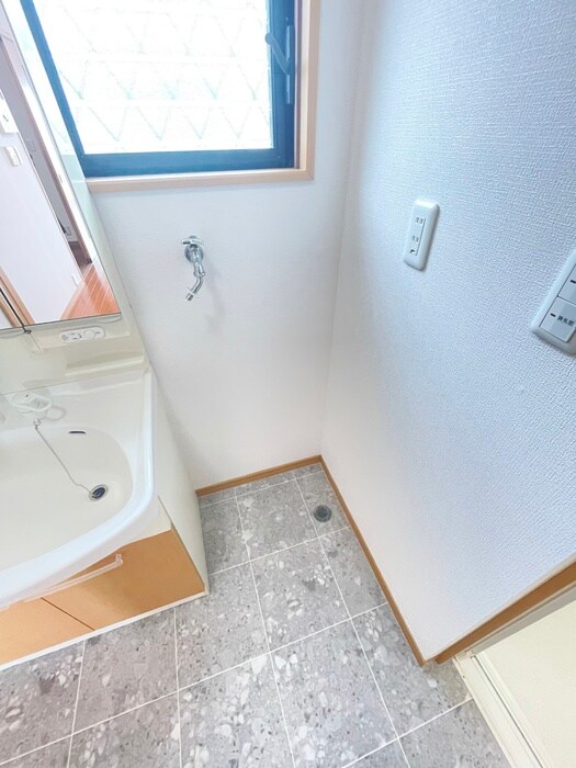 物件内観写真9　(洗濯機置場)