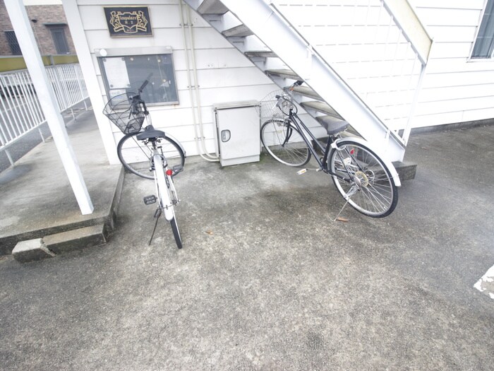 物件外観写真5　(駐輪場)