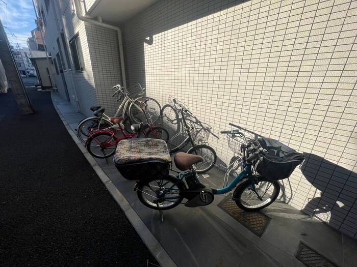 物件外観写真5　(駐輪場)