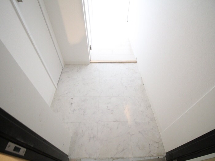 物件内観写真14　(玄関)