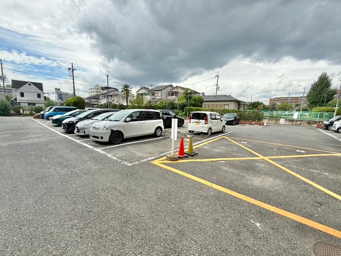 物件外観写真4　(駐車場)