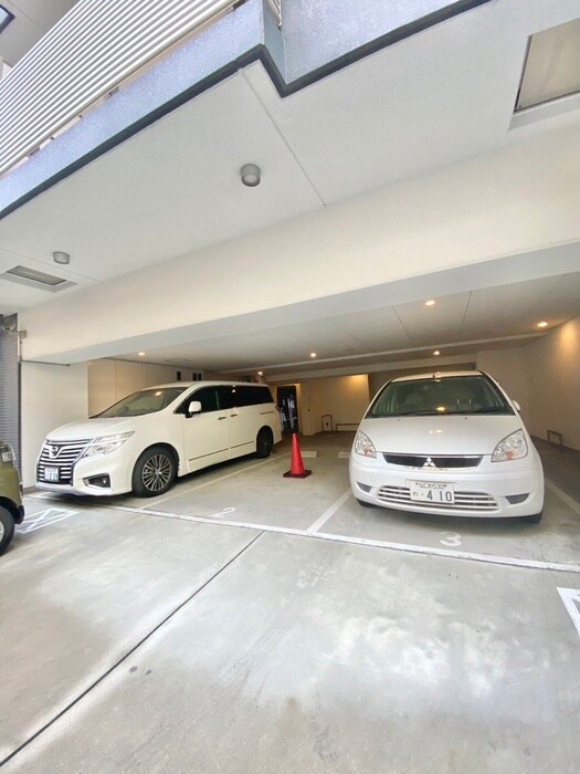 物件外観写真5　(駐車場)