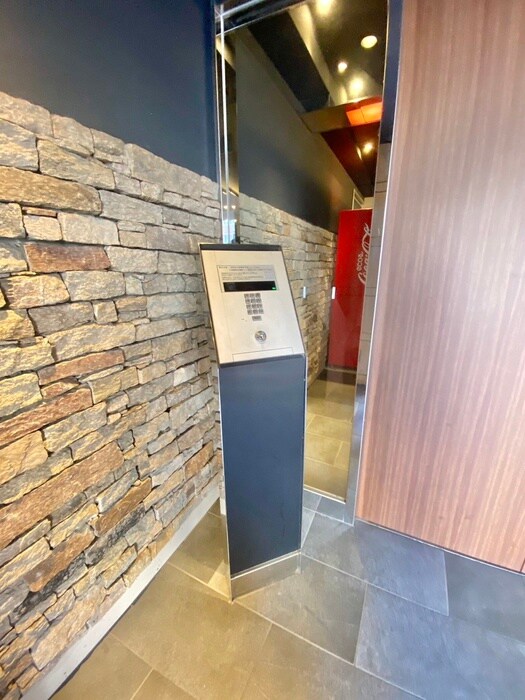 物件外観写真6　(エントランス部分)