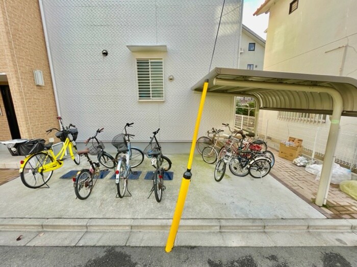 物件外観写真3　(駐輪場)