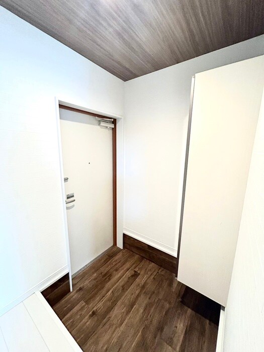 物件内観写真18　(玄関)
