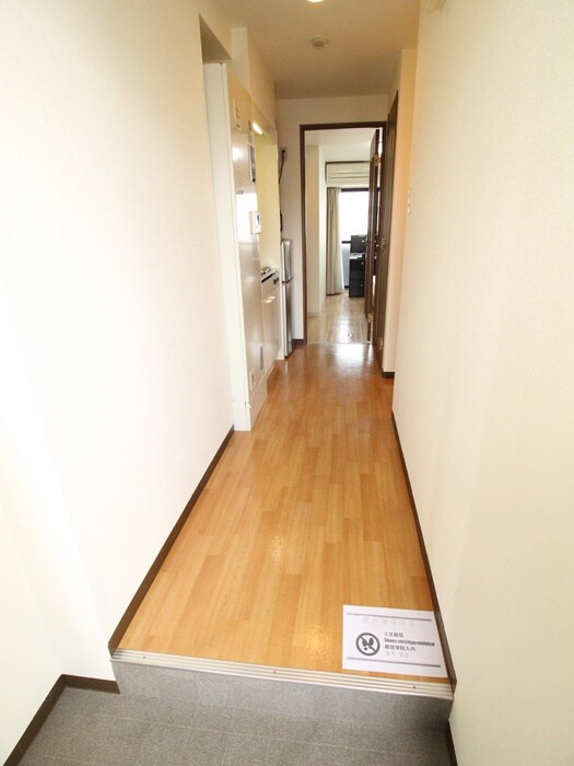 物件内観写真7　(玄関)