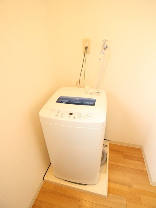 物件内観写真8　(洗濯機置場)