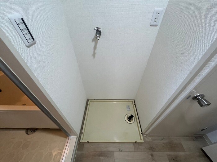 物件内観写真13　(洗濯機置場)