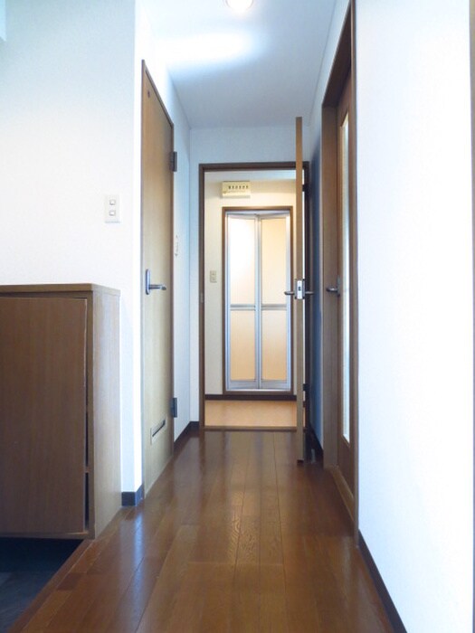 物件内観写真12　(廊下)