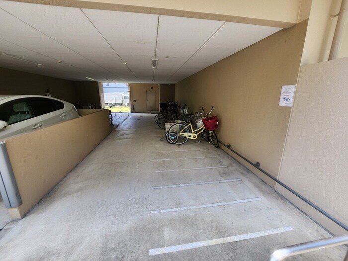 物件外観写真5　(駐輪場)