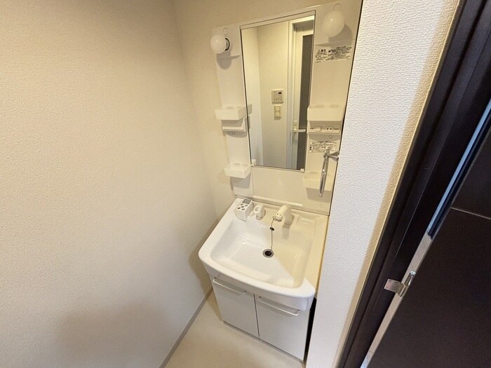 物件内観写真11　(洗面)