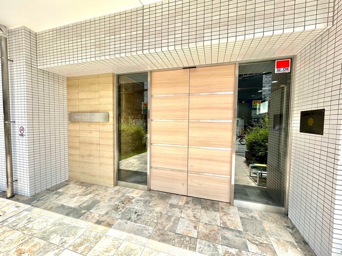 物件外観写真2　(エントランス部分)