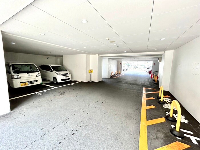 物件外観写真4　(駐車場)