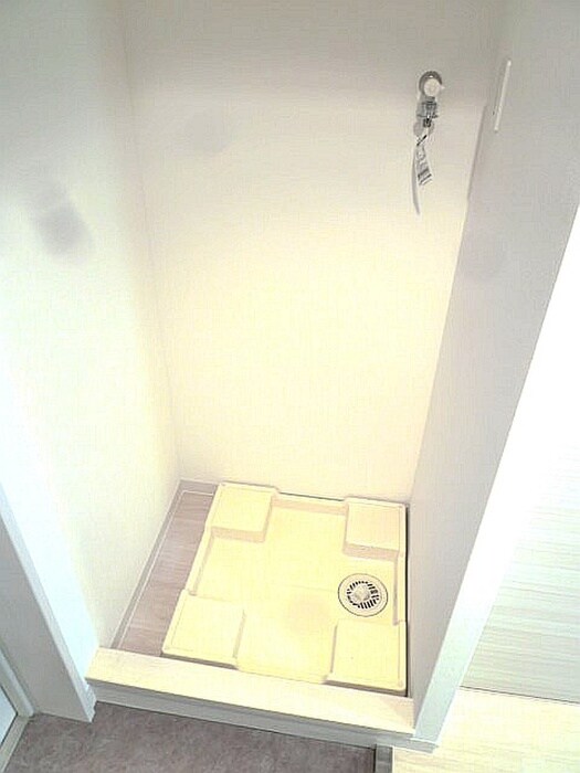 物件内観写真14　(洗濯機置場)