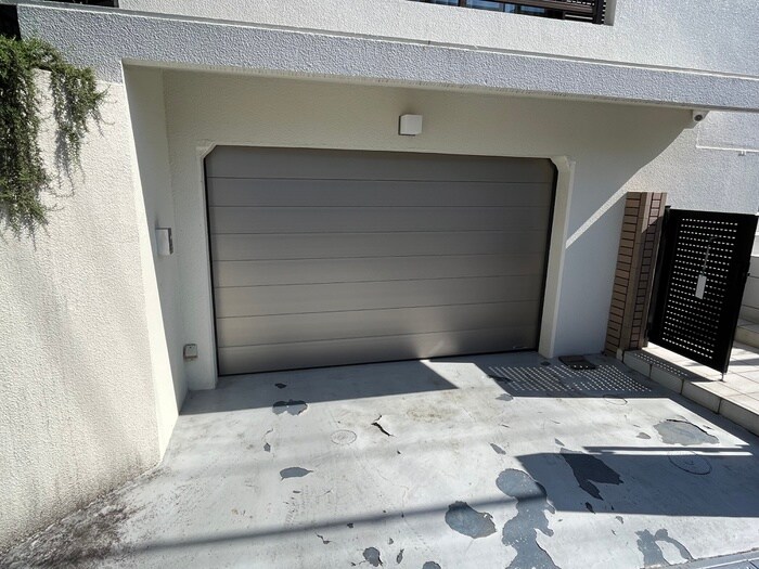 物件外観写真2　(駐車場)