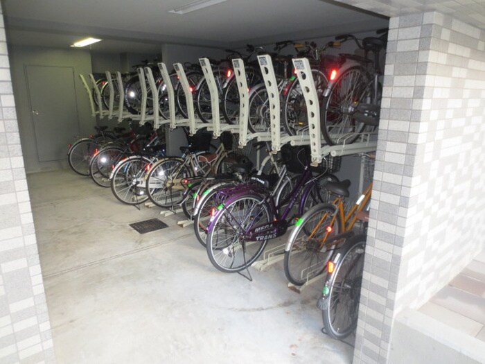 物件外観写真4　(駐輪場)