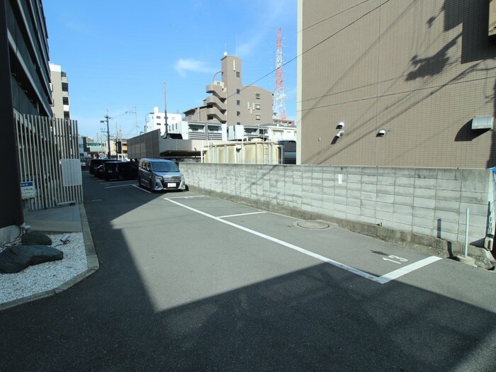 物件外観写真5　(駐車場)