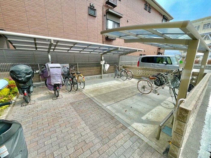 物件外観写真4　(駐輪場)