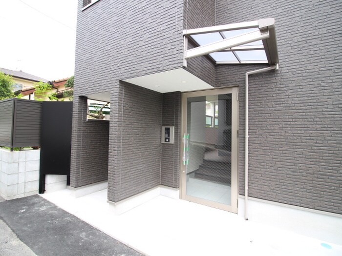 物件外観写真6　(エントランス部分)
