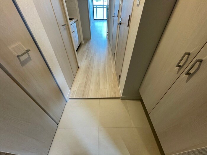 物件内観写真13　(玄関)