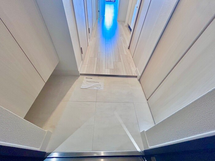 物件内観写真13　(玄関)