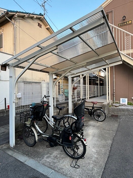 物件外観写真2　(駐輪場)