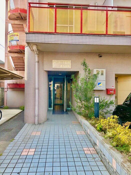 物件外観写真3　(エントランス部分)