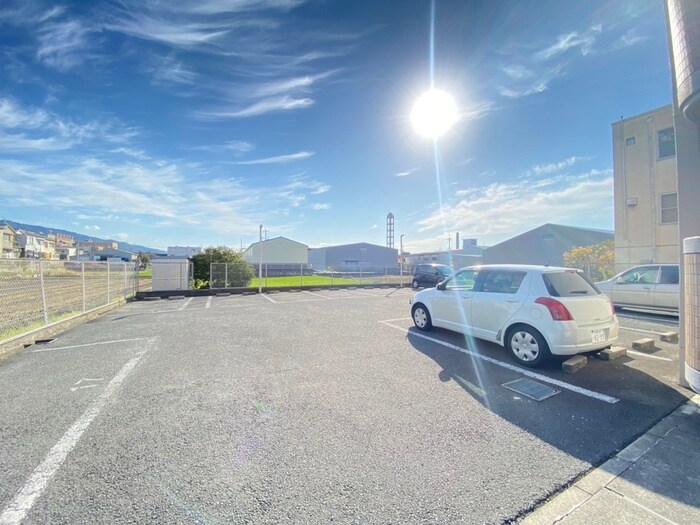 物件外観写真4　(駐車場)