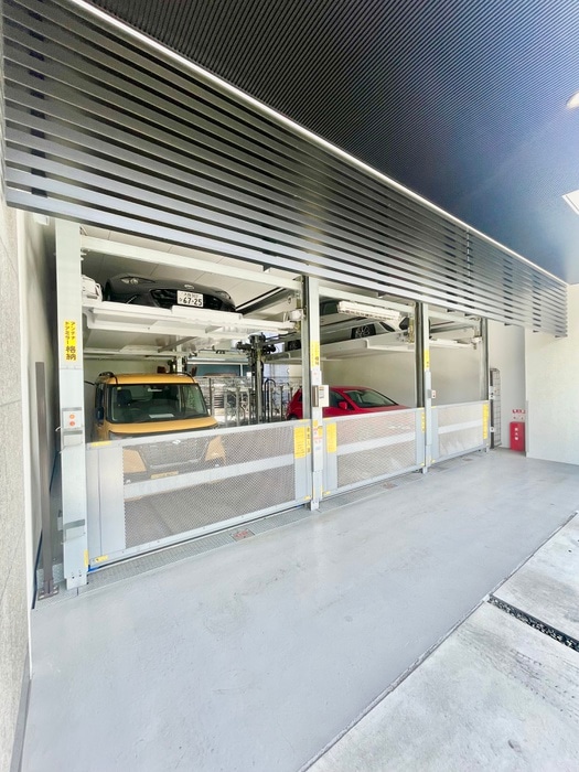 物件外観写真4　(駐車場)