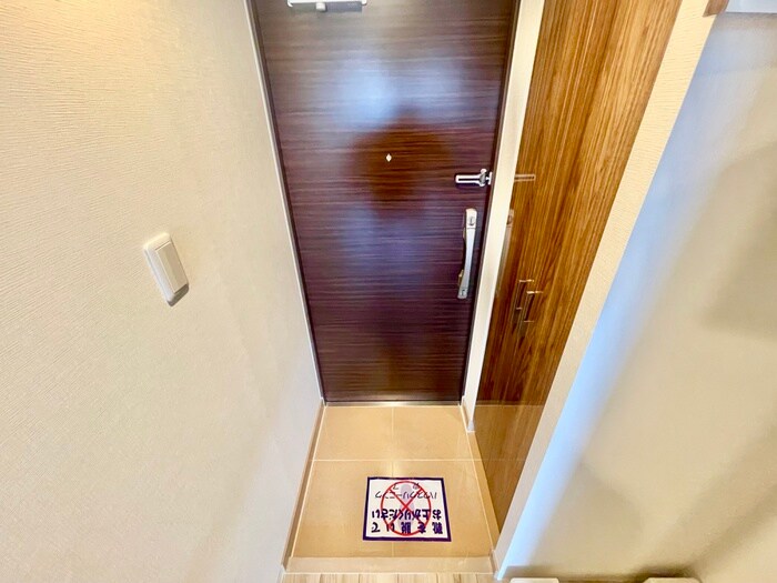 物件内観写真11　(玄関)