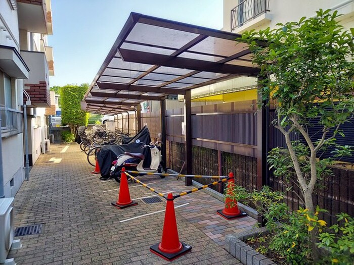 物件外観写真4　(駐輪場)